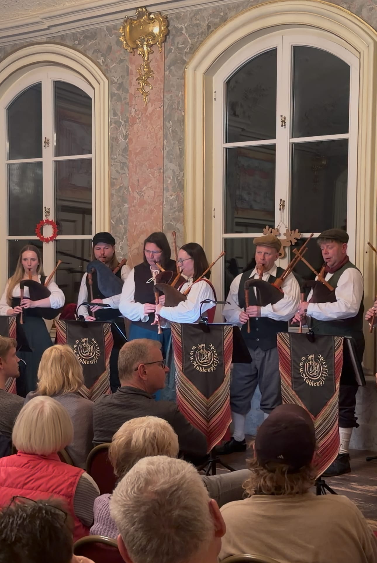 Auf engstem Raum entstanden festliche Melodien