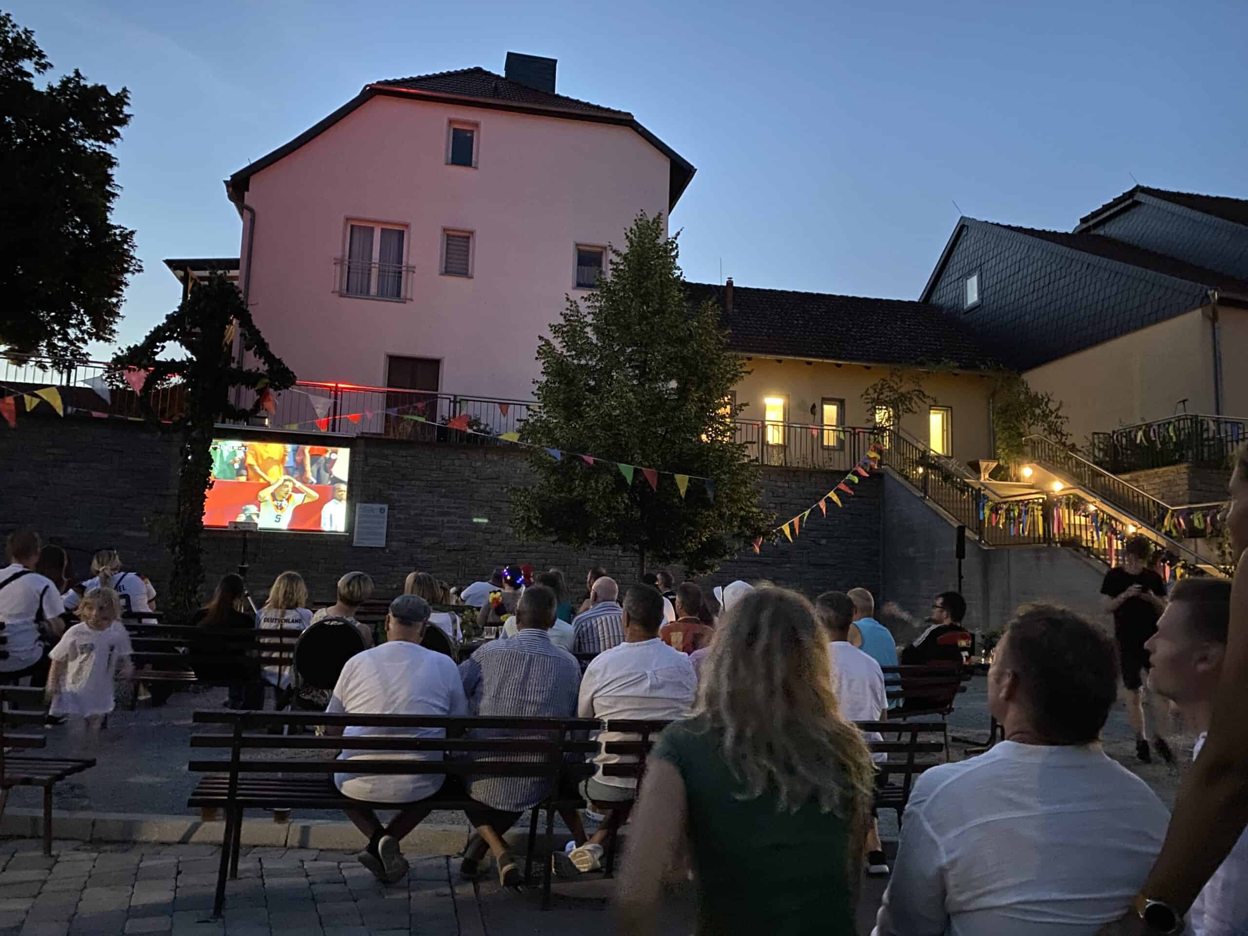 Public viewing eines Fussballspieles